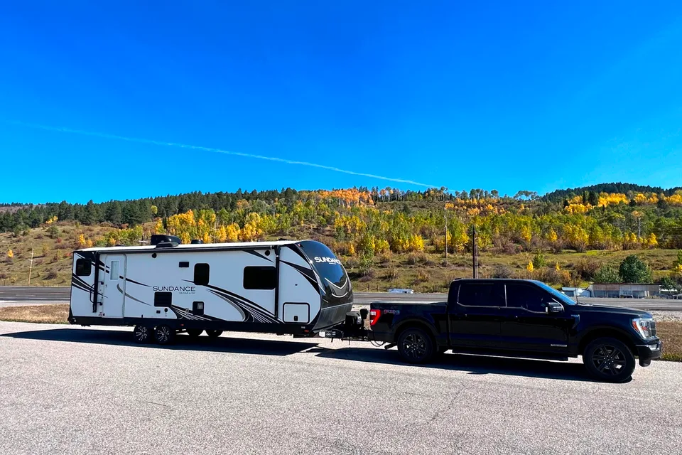  Cozy 2021 30-Foot Travel Trailer - Sleeps 5, Turnkey Ready for Your Adventure!