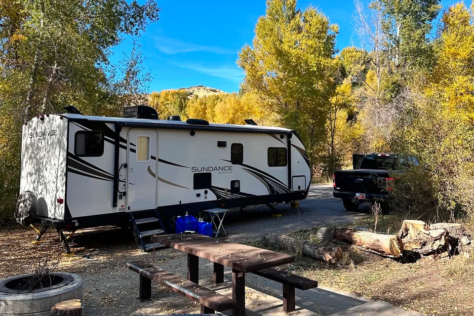  Cozy 2021 30-Foot Travel Trailer - Sleeps 5, Turnkey Ready for Your Adventure!