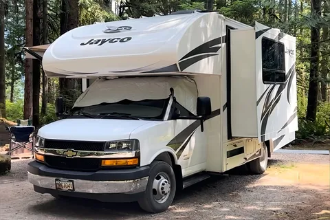 Go Vancouver-Jayco Redhwrk Class C