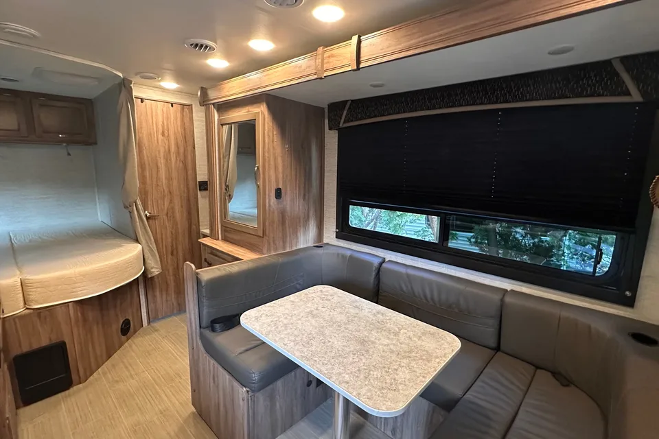 Go Vancouver-Jayco Redhwrk Class C