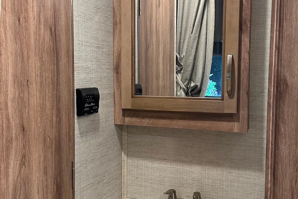 Go Vancouver-Jayco Redhwrk Class C
