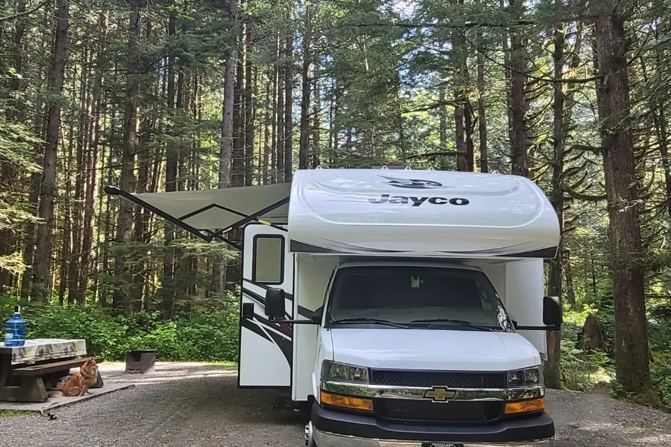 Go Vancouver-Jayco Redhwrk Class C
