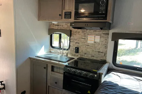2024 Sunset Park RV Sun Lite Sport 16BH Travel Trailer