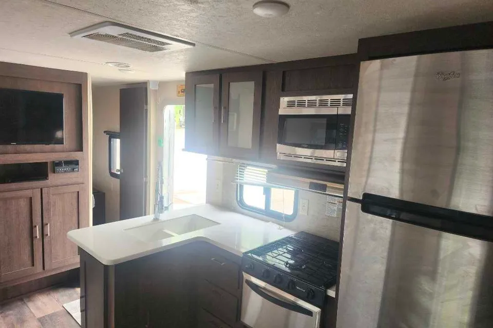 Rays 2017 Forest river with outdoor kitchen and Bunks