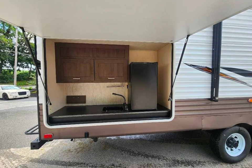 Rays 2017 Forest river with outdoor kitchen and Bunks