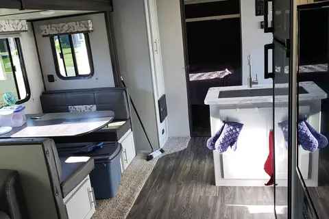 Doug's Keystone Bullet 290BHS Travel TrailerTrailer