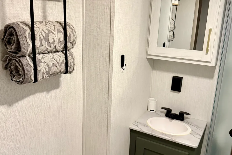Glamping & Grace - Your HGTV Inspired "Roamstead"