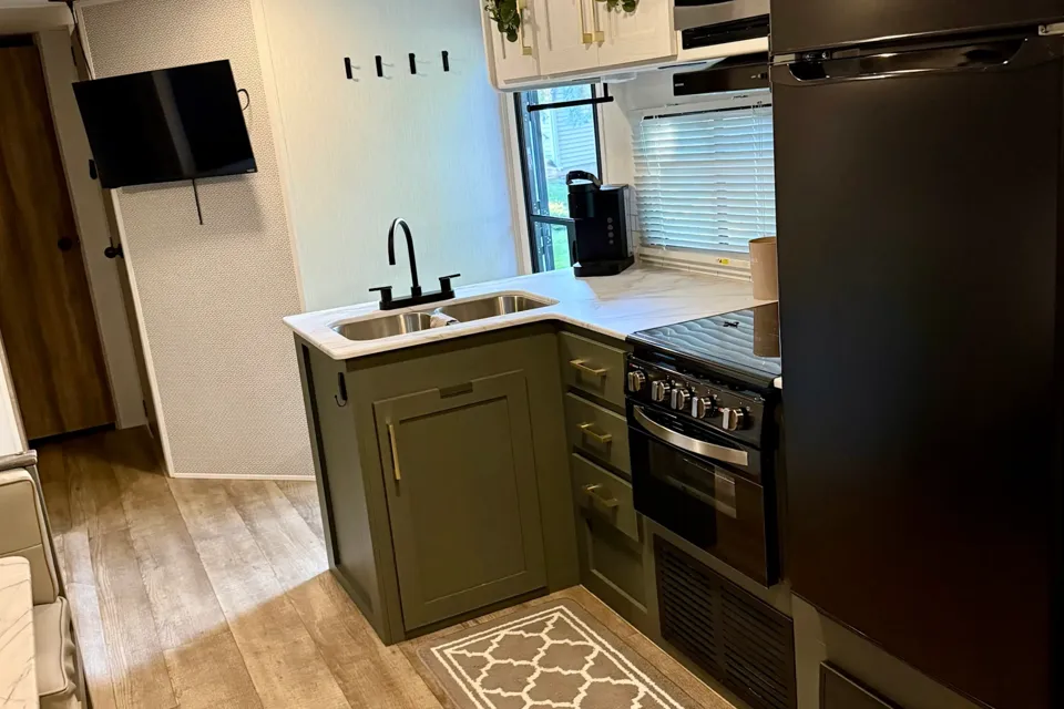 Glamping & Grace - Your HGTV Inspired "Roamstead"