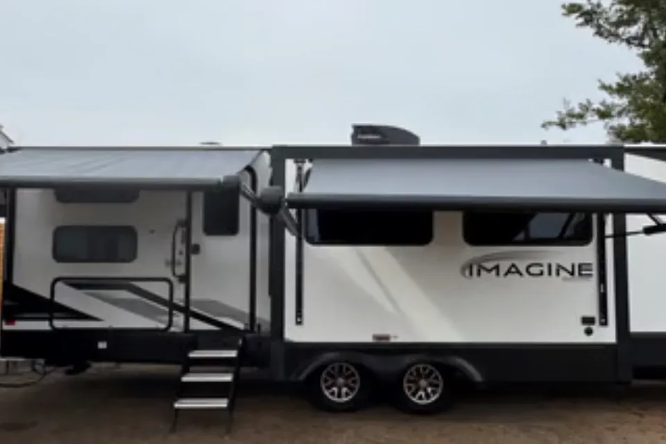 Forever Young 2025 Grand Design Imagine 3210BH Travel Trailer