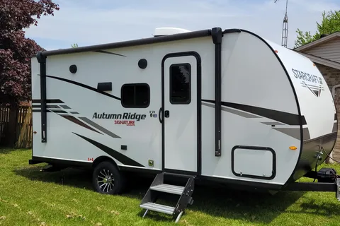 NEW Cozy Family Camper with Bunks - 2024 Starcraft 19BH