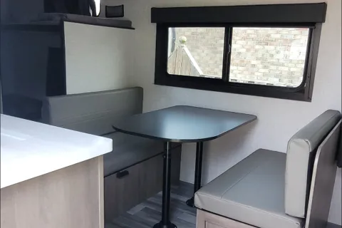 NEW Cozy Family Camper with Bunks - 2024 Starcraft 19BH