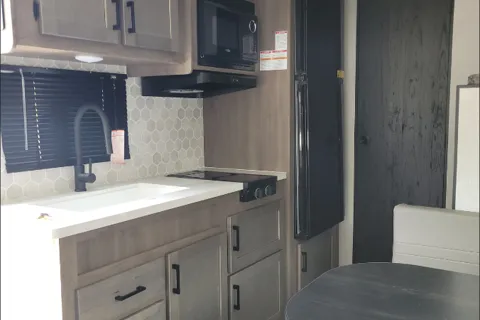 NEW Cozy Family Camper with Bunks - 2024 Starcraft 19BH