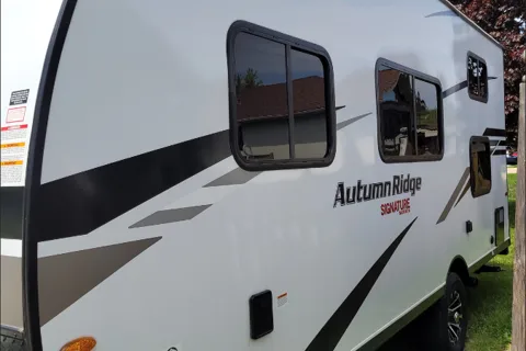 NEW Cozy Family Camper with Bunks - 2024 Starcraft 19BH