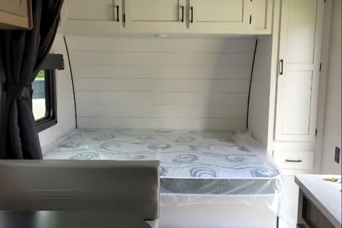 NEW Cozy Family Camper with Bunks - 2024 Starcraft 19BH