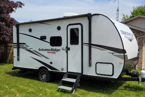 NEW Cozy Family Camper with Bunks - 2024 Starcraft 19BH
