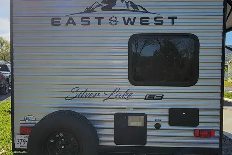 Stephen's 2024 East to West Silver Lake LE Travel Trailer