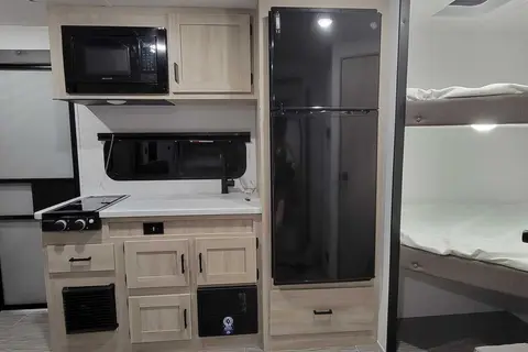 Stephen's 2024 East to West Silver Lake LE Travel Trailer