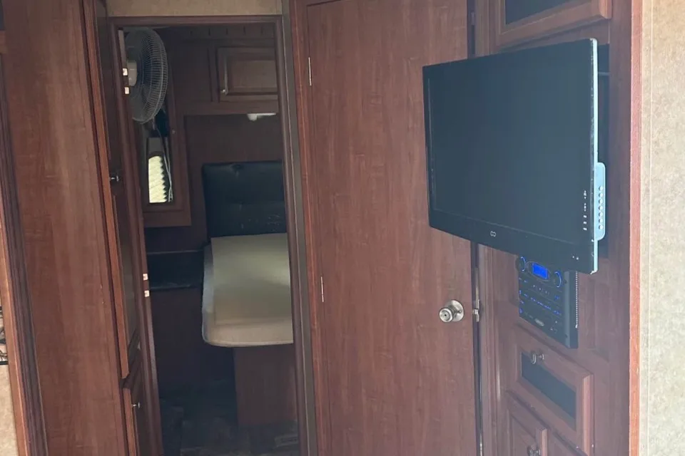 Jayco Eagle With Outdoor Kitchen