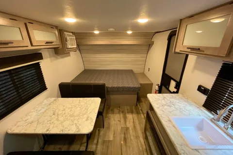 Krystal's Coleman 17B Travel Trailer