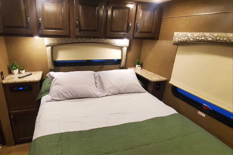 The Adventure Lurking in Lightening...Thor Chateau Motorcoach 