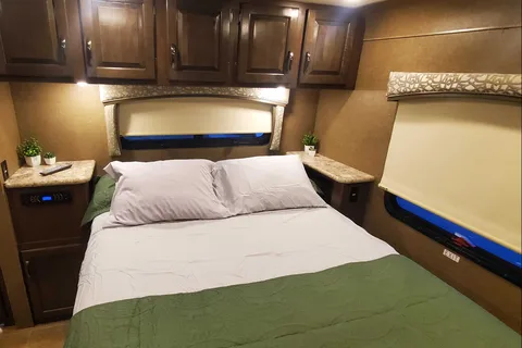 The Adventure Lurking in Lightening...Thor Chateau Motorcoach 