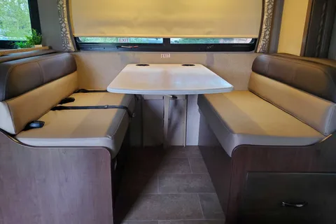 The Adventure Lurking in Lightening...Thor Chateau Motorcoach 