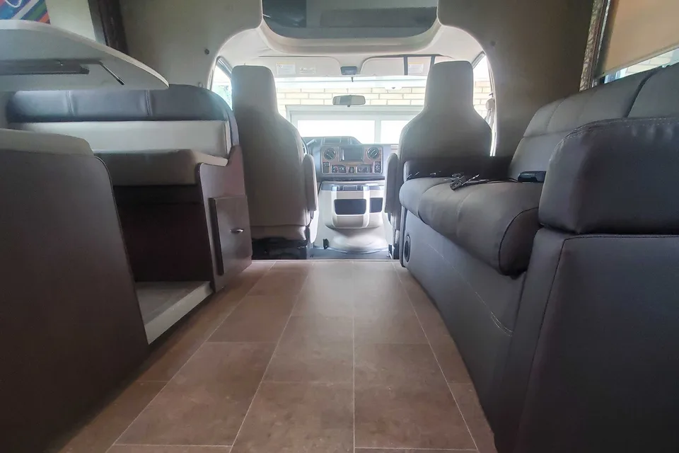 The Adventure Lurking in Lightening...Thor Chateau Motorcoach 