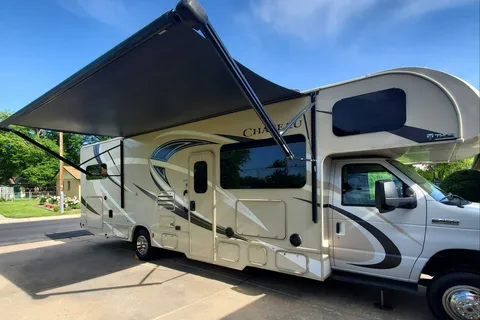 The Adventure Lurking in Lightening...Thor Chateau Motorcoach 