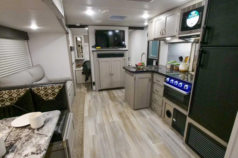 ouRVrentals3 (2 slide, outdoor kitchen and bunkhouse)