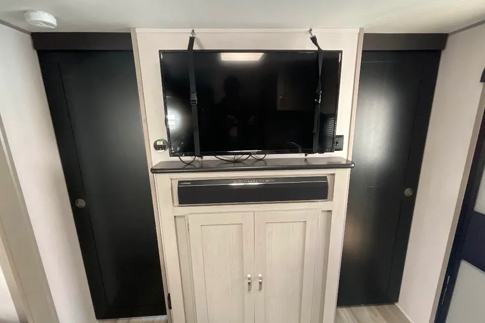 ouRVrentals3 (2 slide, outdoor kitchen and bunkhouse)