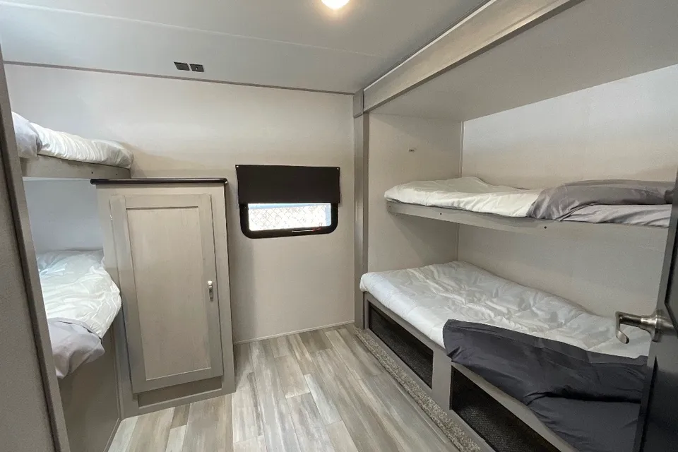 ouRVrentals3 (2 slide, outdoor kitchen and bunkhouse)