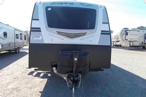 All you need to do is show up! FULLY STOCKED, FAMILY FRIENDLY like new 31’ with 2 slides Jayco WhiteHawk trailer!