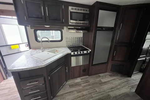 All you need to do is show up! FULLY STOCKED, FAMILY FRIENDLY like new 31’ with 2 slides Jayco WhiteHawk trailer!