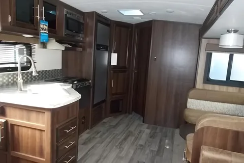 All you need to do is show up! FULLY STOCKED, FAMILY FRIENDLY like new 31’ with 2 slides Jayco WhiteHawk trailer!
