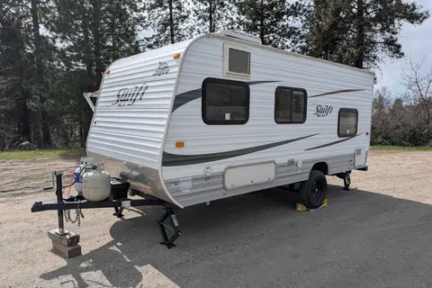 Riley and Kate's Jayco Swift SLX 18 ft