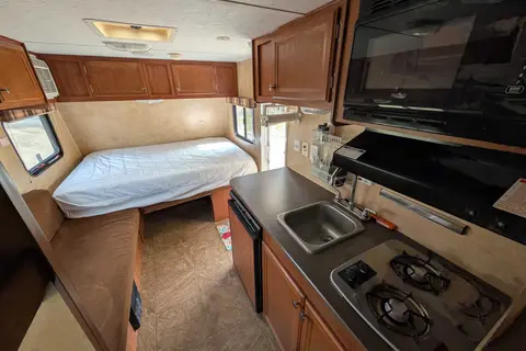 Riley and Kate's Jayco Swift SLX 18 ft