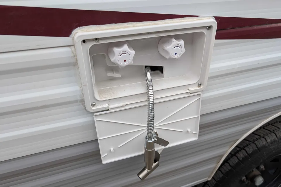 Riley and Kate's Jayco Swift SLX 18 ft