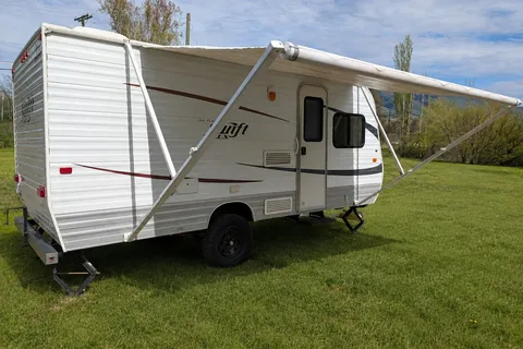 Riley and Kate's Jayco Swift SLX 18 ft