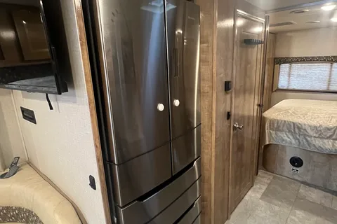 Zachary's Coachmen Leprechaun 311FS Class C