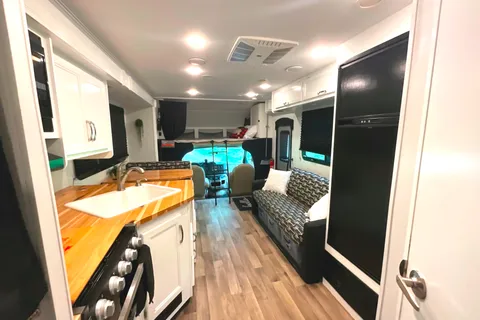 Nat's Jayco Red Hawk Class C