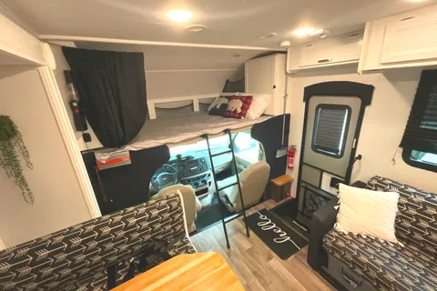 Nat's Jayco Red Hawk Class C