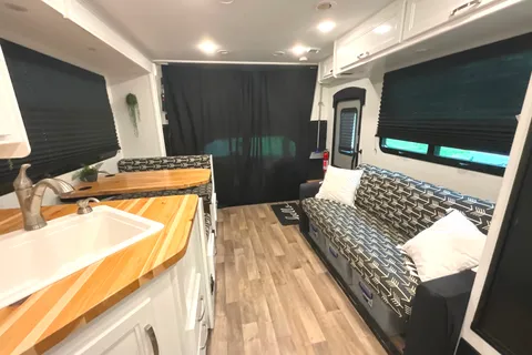Nat's Jayco Red Hawk Class C
