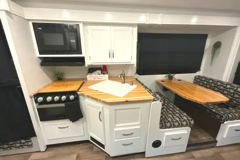 Nat's Jayco Red Hawk Class C