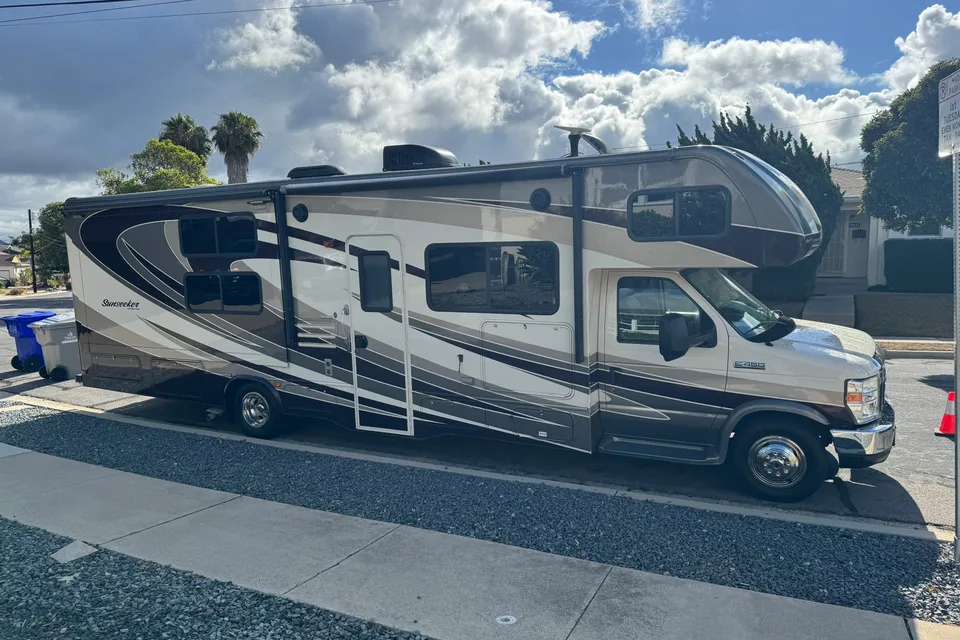 Family Adventure RV | Sleeps 8 | Easy Road Trip Ready - Unlimited WIFI!