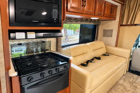 Family Adventure RV | Sleeps 8 | Easy Road Trip Ready - Unlimited WIFI!