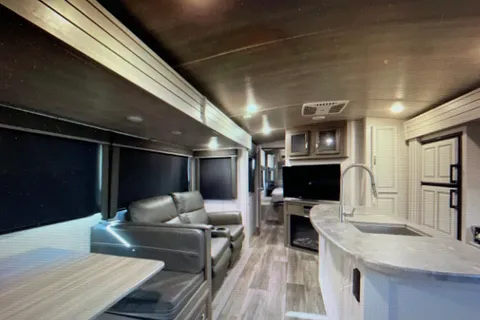 THE MARIMIKE Deluxe Bunkhouse