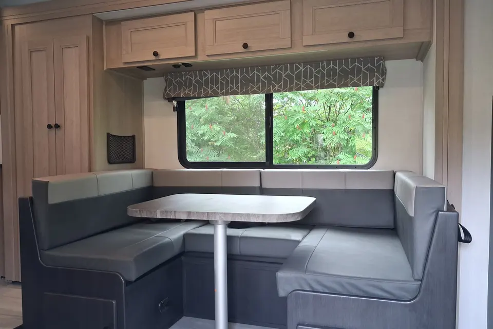 Gary 's Forest River Sunseeker LE 2150SLE Class C