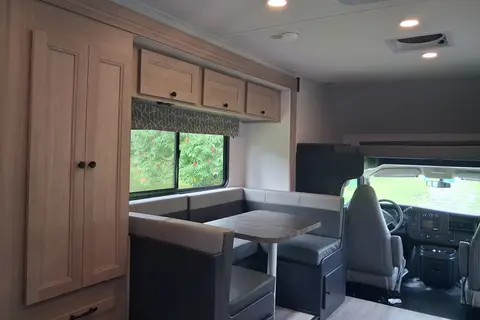 Gary 's Forest River Sunseeker LE 2150SLE Class C
