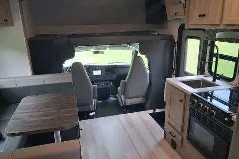 Gary 's Forest River Sunseeker LE 2150SLE Class C