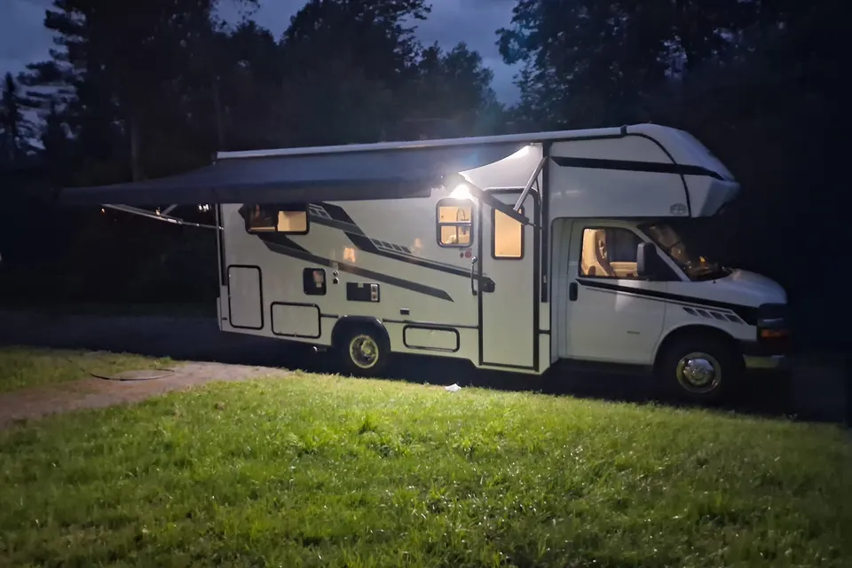 Gary 's Forest River Sunseeker LE 2150SLE Class C